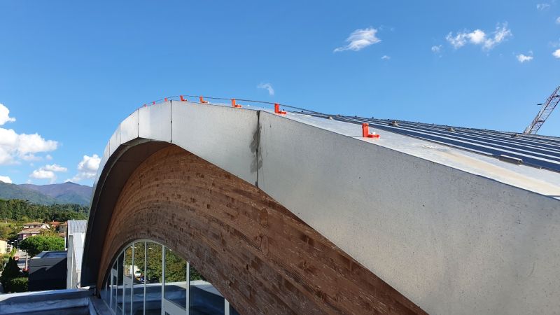Impianto elettrificato per allontanamento piccioni - Falco Installazioni 1