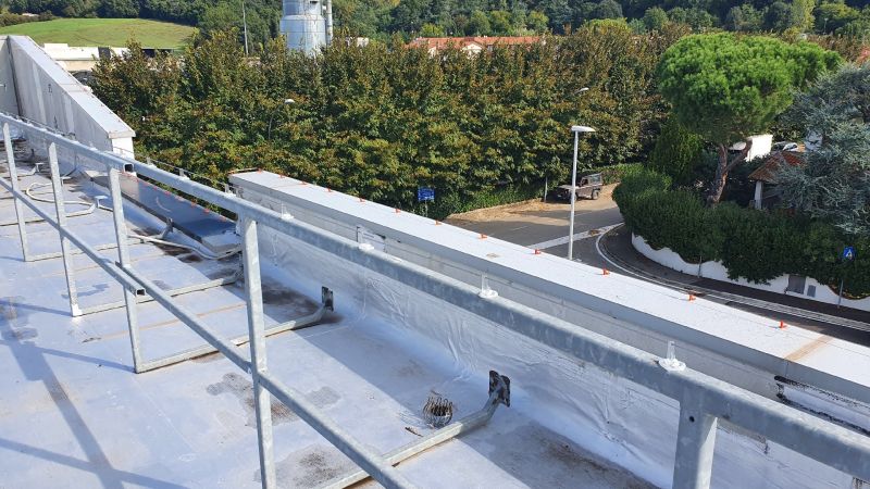 Impianto elettrificato per allontanamento piccioni - Falco Installazioni 2