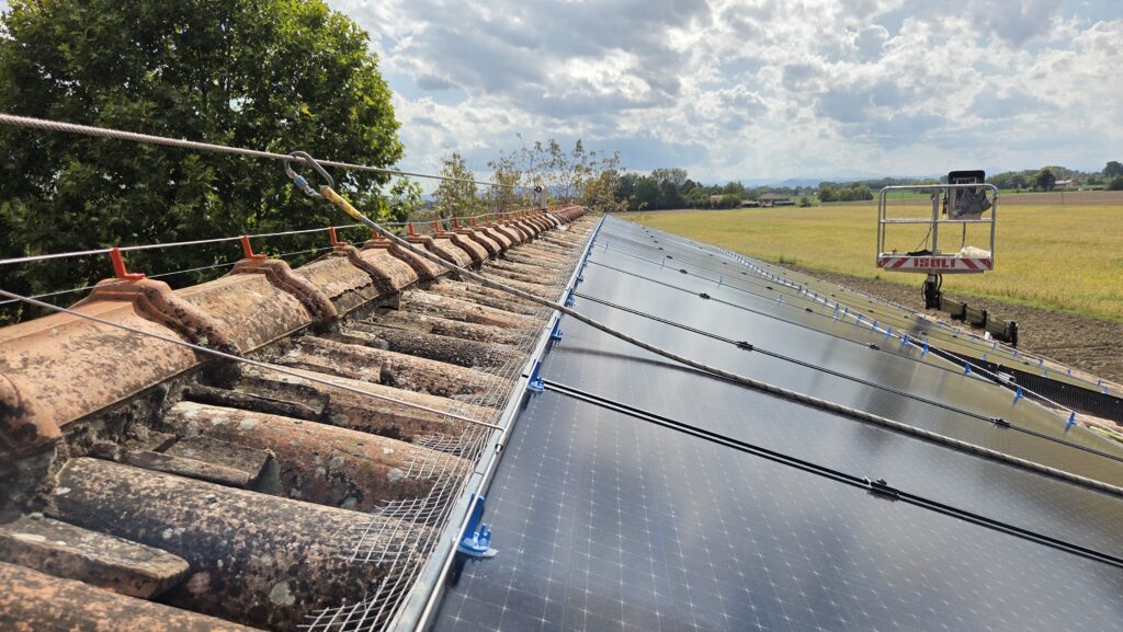 Impianto elettrostatico e reti ventilate su tetto con fotovoltaico