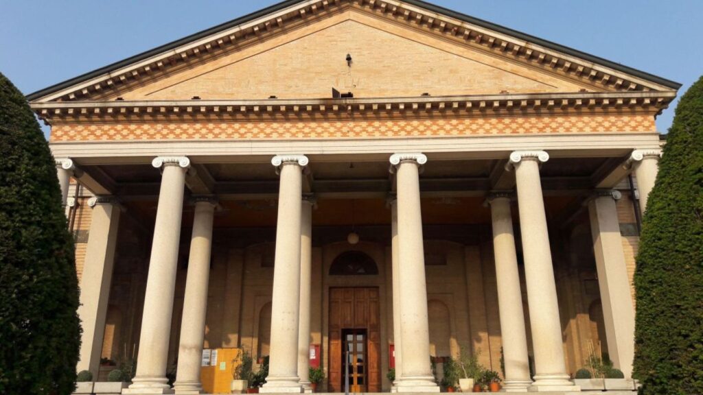 Impianto antipiccioni Falco Installato nel Cimitero di San Cataldo Modena