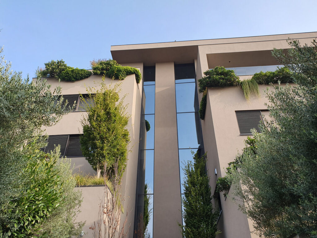 Impianto elettrostatico su condominio Modena